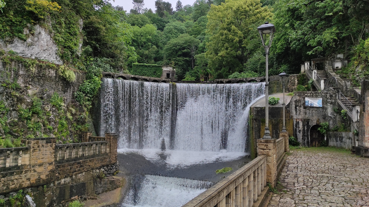 Вода течет, время течет, но в Абхазии мало что меняется. Фото: Кирилл Полиенко/Polienko: путешествуем вдвоём
