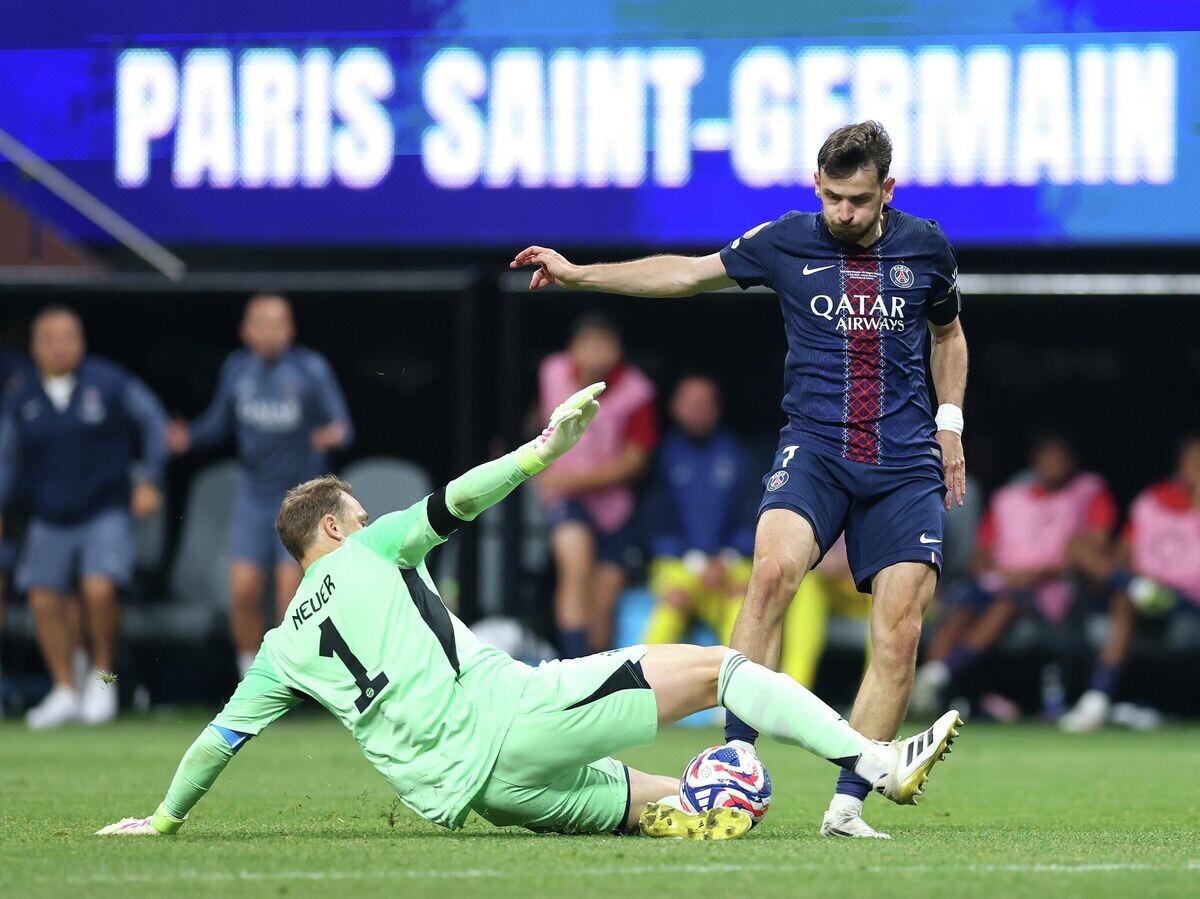    Эпизод матча "ПСЖ" - "Бавария" на КЧМ-2025© Getty Images / Steph Chambers - FIFA
