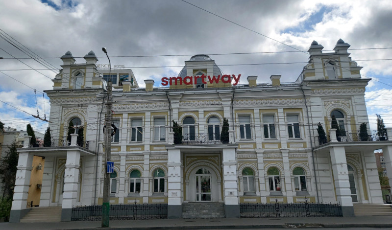 Недавно отреставрированный Дом купчихи Солнышкиной (1905 год, Кирова 49) – одно из самых красивых зданий города