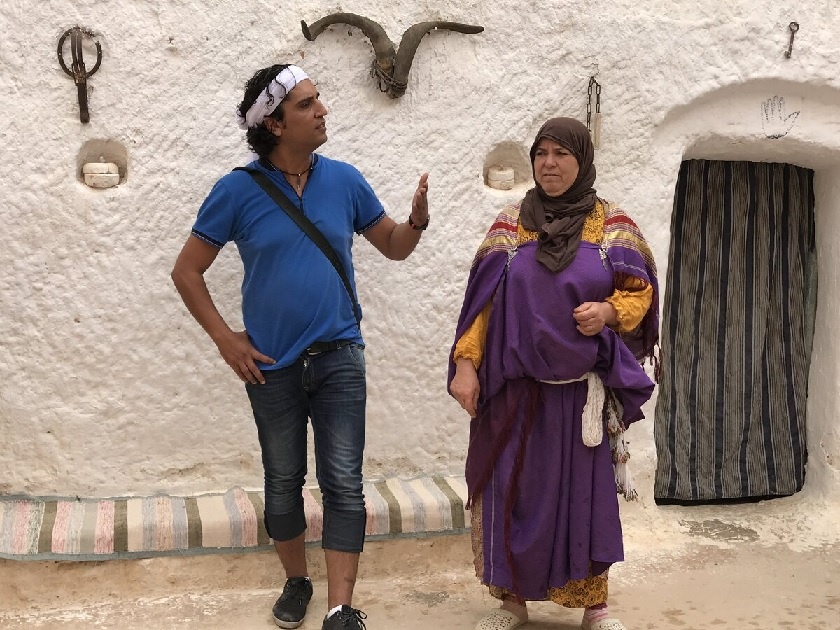 Местный тунисец то ли с женой (то ли с мамой). Из сети