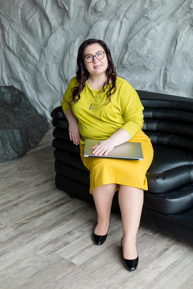 Важно принимать себя. Но это не значит "застывать в янтаре"