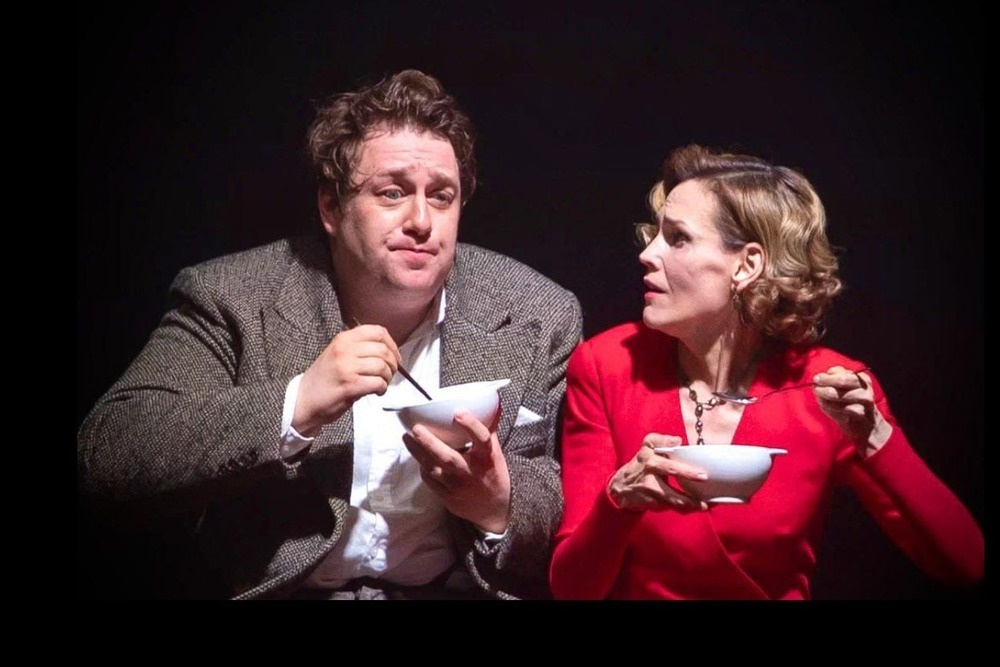    Сцена из спектакля "Ночь в Лиссабоне" в Театре "Модерн". / Фото: Предоставлено театром Модерн