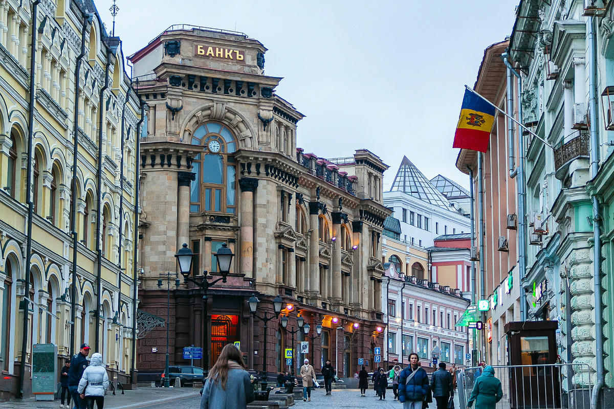 Кузнецкий мост — одна из старейших улиц Москвы. Фото: Roman Denisov / Global Look Press

