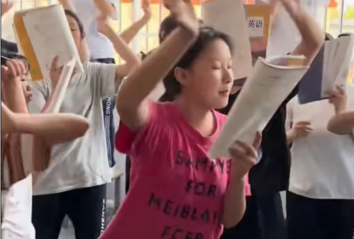 Того и гляди начнут выкрикивать Аллилуйя!