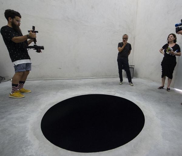 https://artinvestment.ru/en/news/artnews/20180821_Anish_Kapoor_descent_case.html