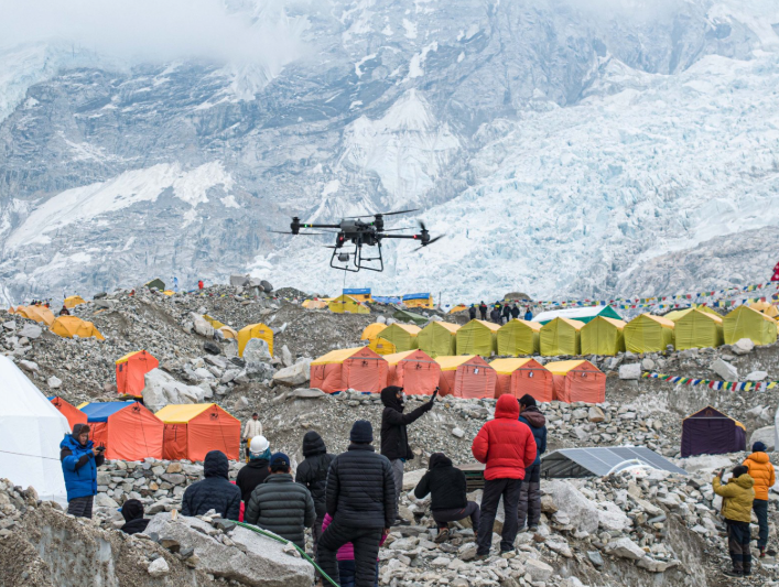 А вы знаете, чем пахнет лагерь Эвереста))