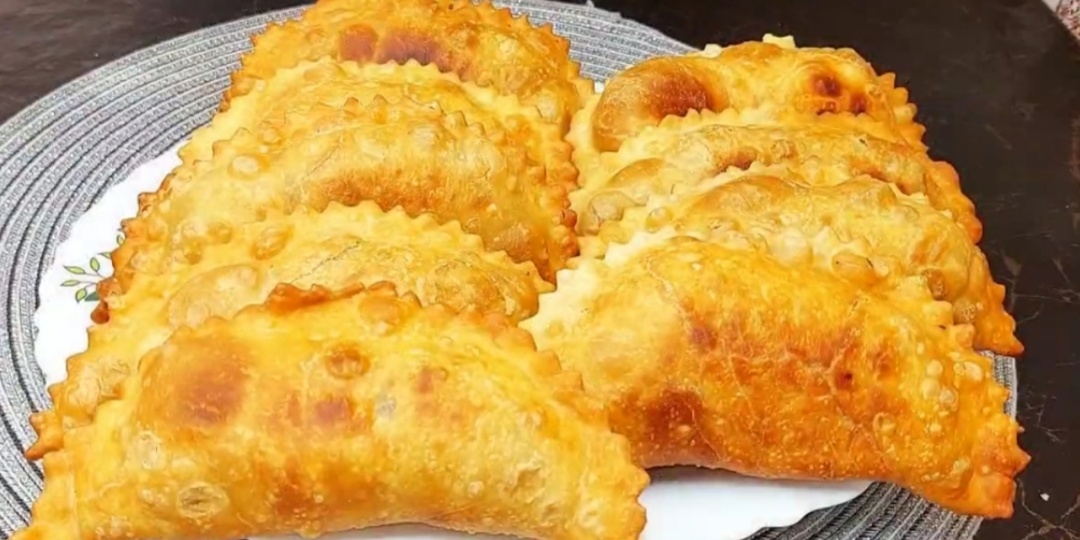 ВОТ КАК НУЖНО готовить чебуреки! ЛЮДИ ДОЛЖНЫ ЗНАТЬ, как это вкусно! Идеальное тесто для чебуреков