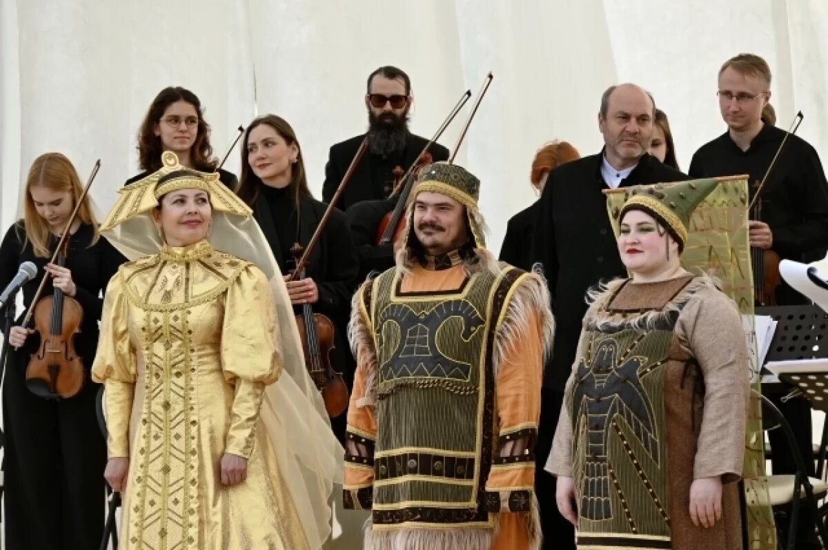    Музыка коми-пермяцкого композитора Александра Клещина, не звучавшая 30 лет, этим летом ожила в исполнении оркестра «Орфей» на берегу реки Иньвы — в месте, где, по легенде, зародилась история любви Перы и Зарани, вдохновившая композитора