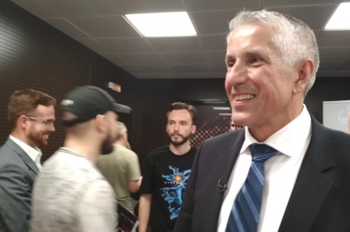    Экс-главный тренер омского «Авангарда» Боб Хартли возглавил ХК «Локомотив»