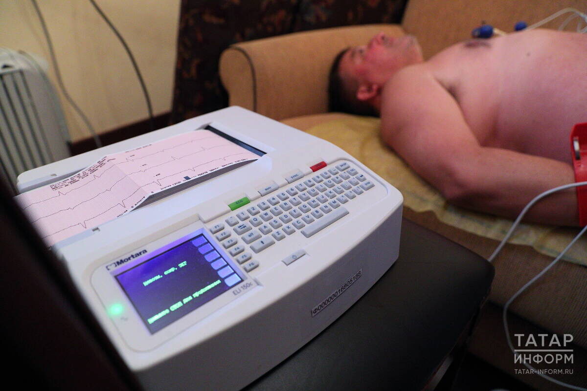 Более информативный метод – это суточное мониторирование ЭКГ. Сердцебиение пациента контролируется на протяжении 24 часовФото: © «Татар-информ»