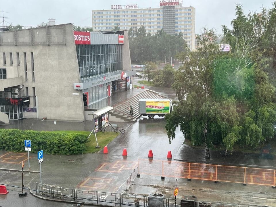    В Барнауле зарядил дождь. Источник: Толк