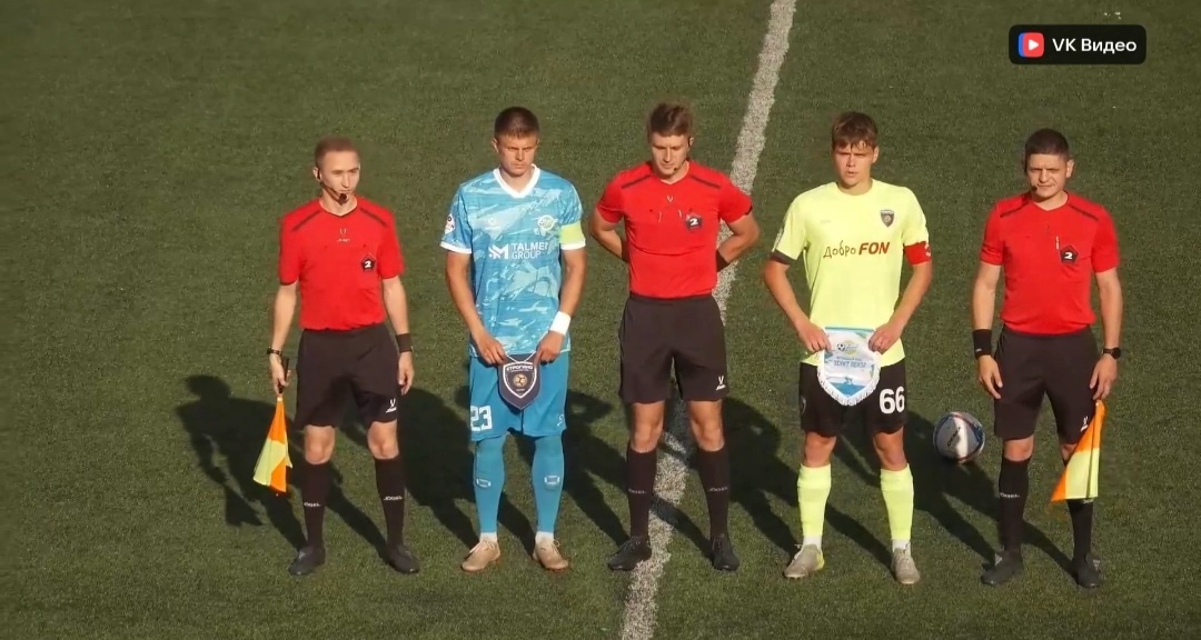 Два капитана и главный судья матча стали основными персонажами футбольного действия в столичном Строгино