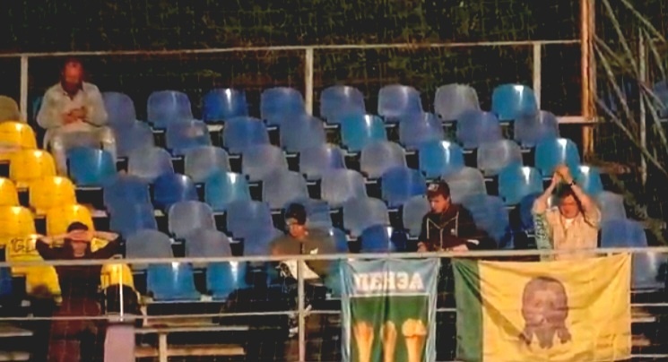 И в Строгино зенитовцев поддерживала группа верных болельщиков из Пензы