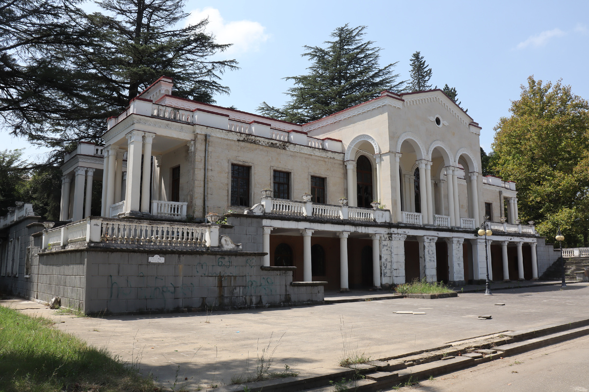 В годы СССР поезда сюда прибывали каждый день. Фото автора.