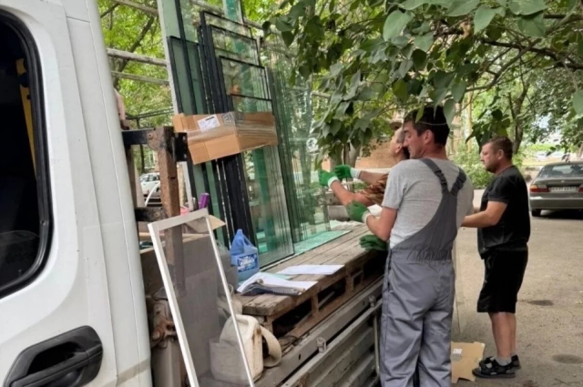    В Таганроге завершили восстановление окон после атаки БПЛА