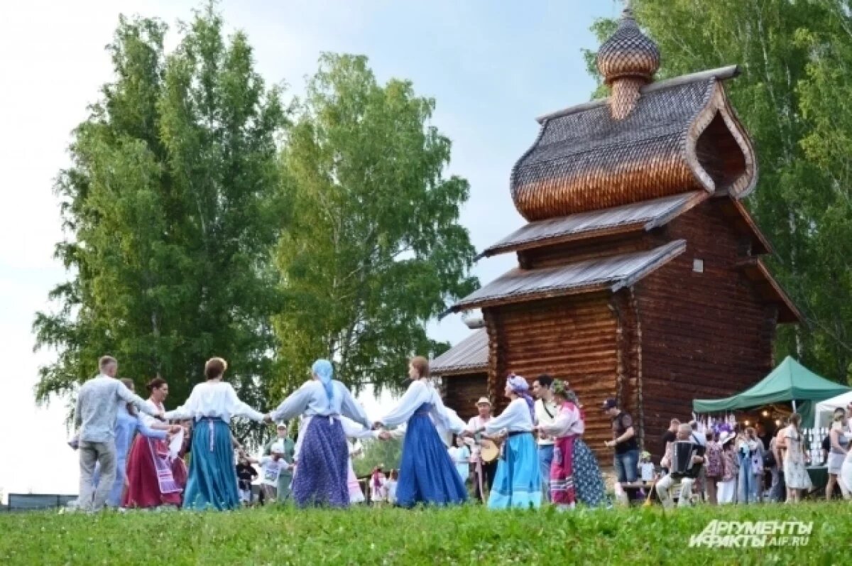    Цветы и травы приобретают магическую силу.