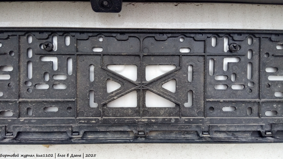 Вот так крепилась рамка заднего номера. Автор фотографии kua1102