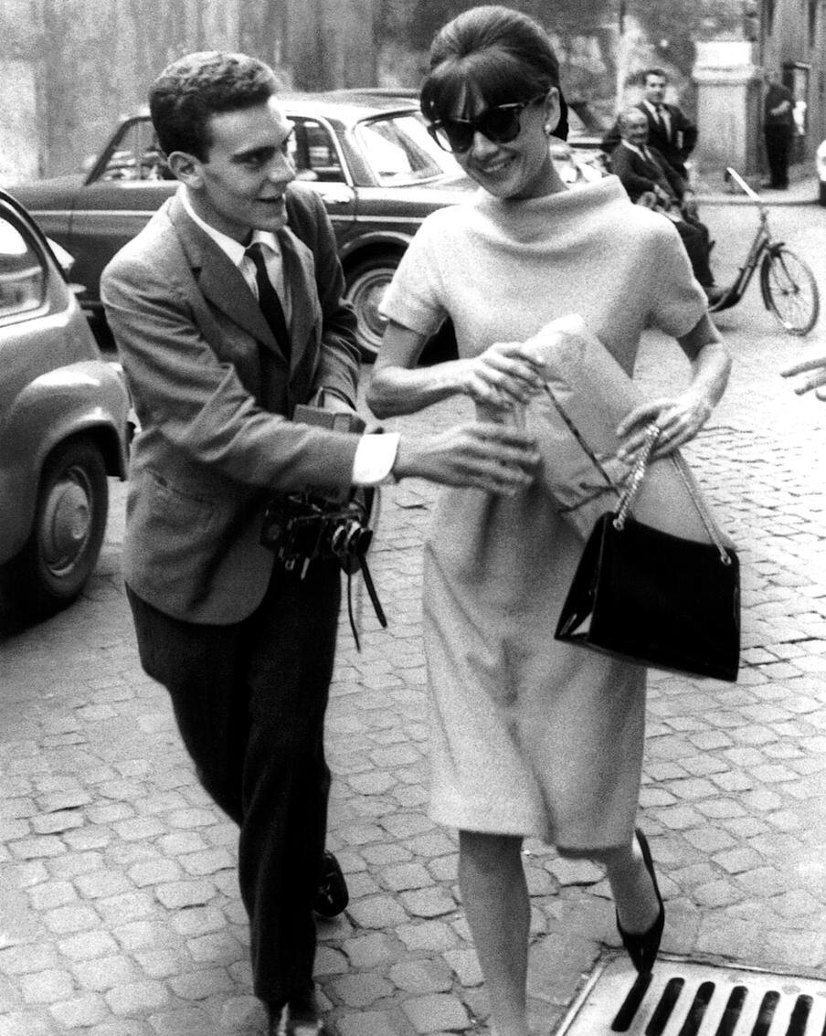 Неизвестный автор. Одри Хепбёрн и Рино Бариллари на площади Испании. Рим, 1959 год. Пресс-служба МАММ
