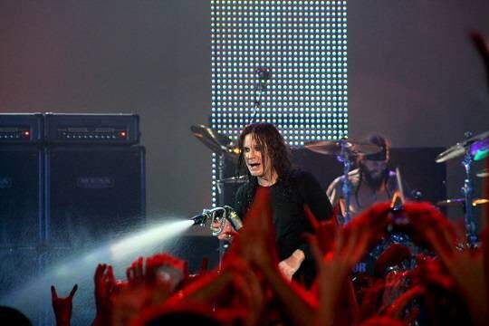    Оззи Осборн попрощался с поклонниками на последнем концерте Black Sabbath в Бирмингеме