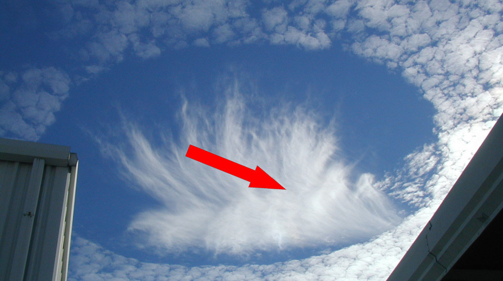    Тайна небесных дыр Почему облака внезапно растворяются в идеальные круги