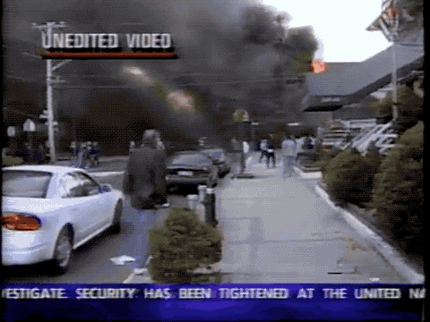 Кадры с улиц Белл-Харбора, снятые вскоре после аварии, демонстрируют хаос, царивший на месте происшествия. (WNBC)