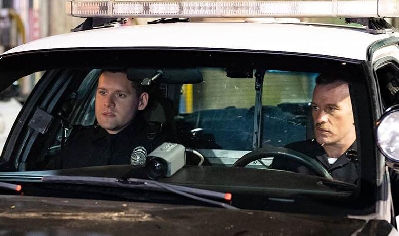 Кадр из киноленты "Полицейский седан/Crown Vic"