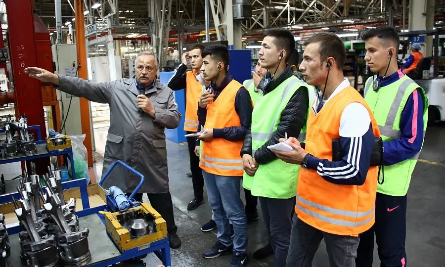 Когда даже гастарбайтеры бегут: почему рабочие массово покидают АвтоВАЗ и как это обернулось производственным крахом