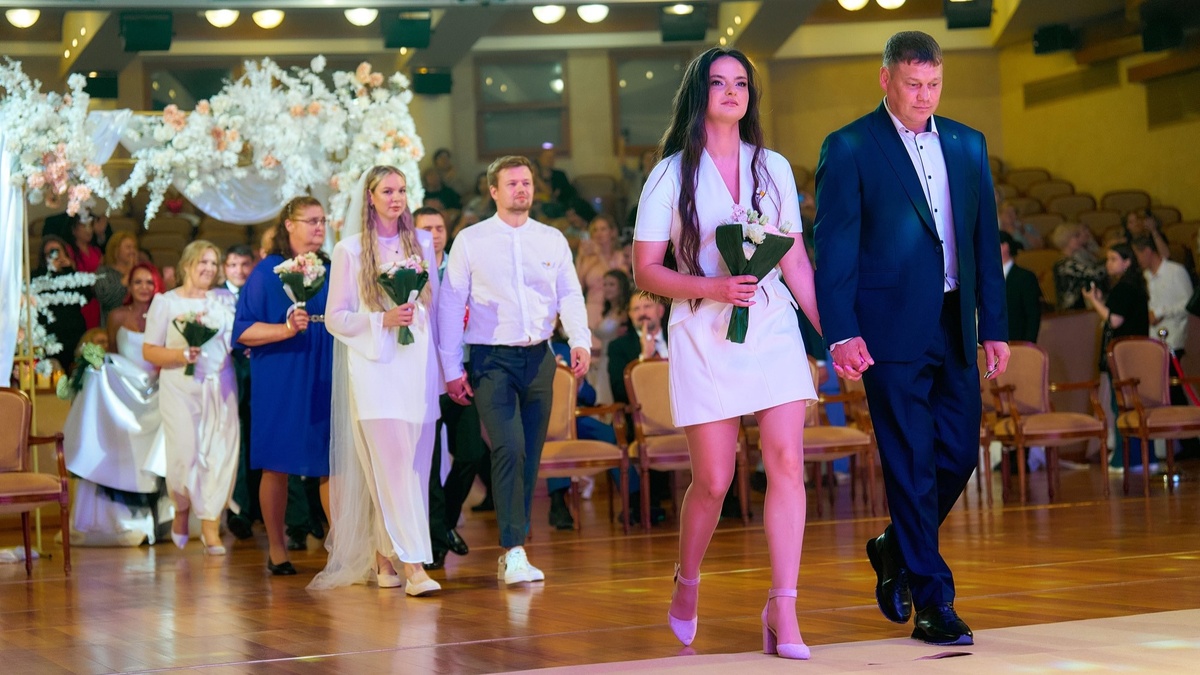    16 пар из Ханты-Мансийска поженились в канун Дня семьи, любви и верности