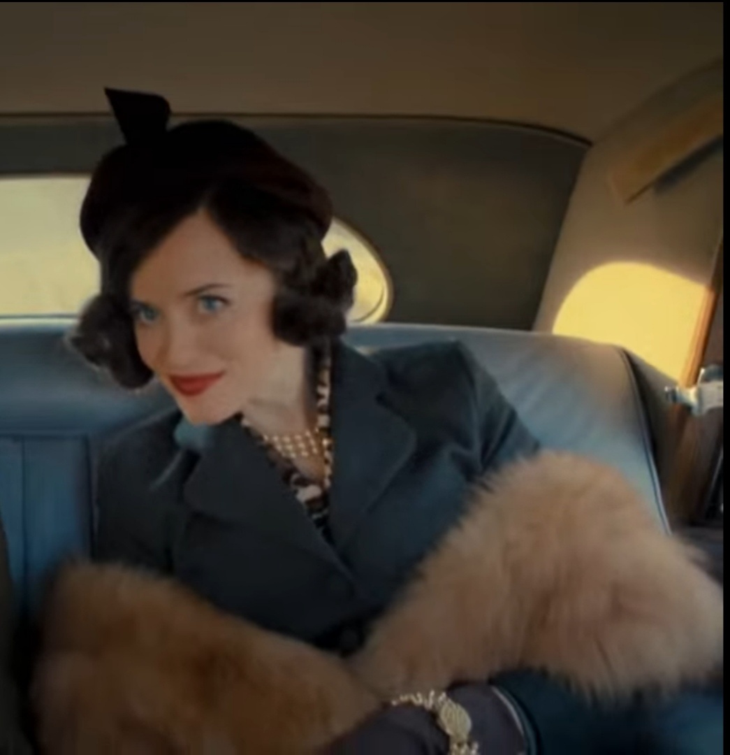 Клер Фой в роли герцогини Аргайл