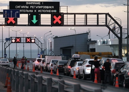    Борис Рожин: Противник запустил в направлении Крымского моста несколько крылах ракет