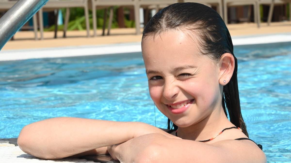    Москвичка Валерия Маркина в открытом бассейне в «Лужниках» / Фото: Пелагия Замятина / Вечерняя Москва