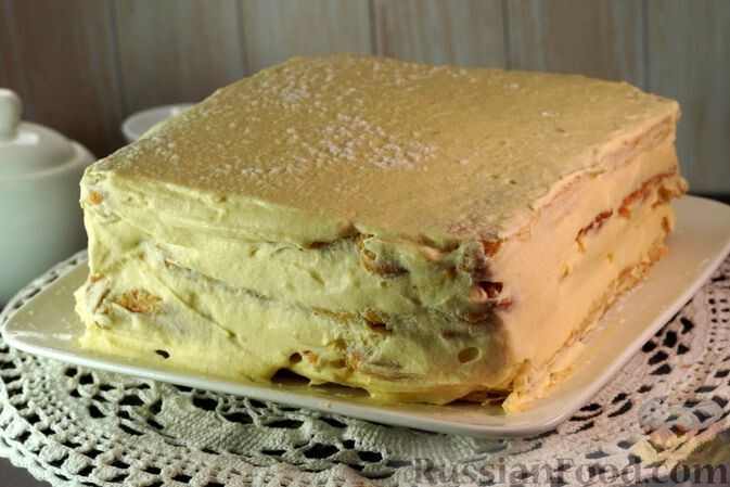 тесто слоёное бездрожжевое, желток, молоко, масло сливочное, мука, крахмал картофельный, сахар, сахар ванильный, коньяк, сахарная пудра