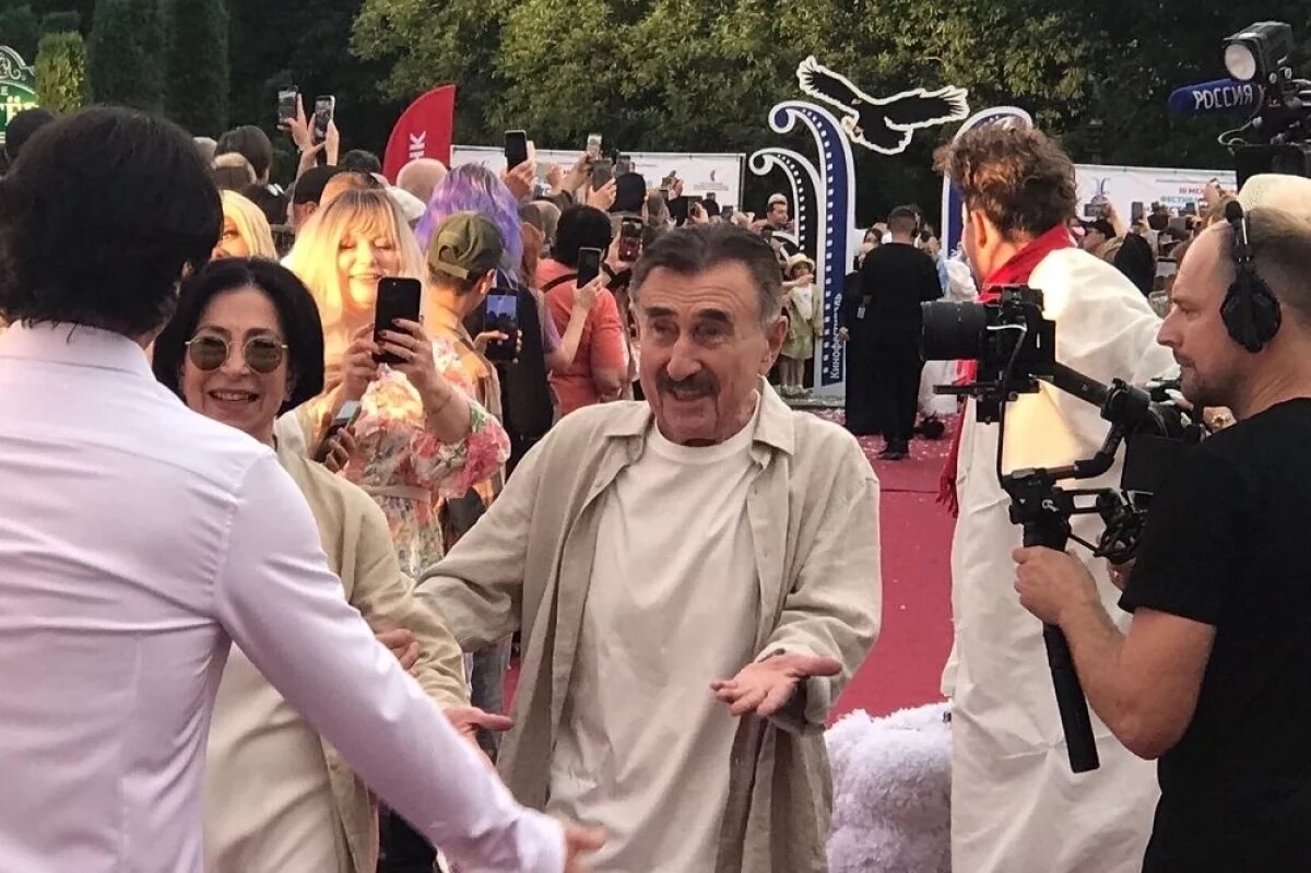    На «Хрустальный ИсточникЪ» в Ессентуках кинозвёзды приехали с детьми