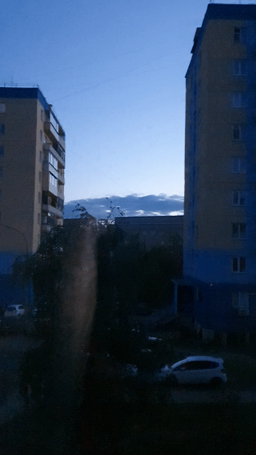 Белые ночи в городе Мирный. Время на часа 00:33