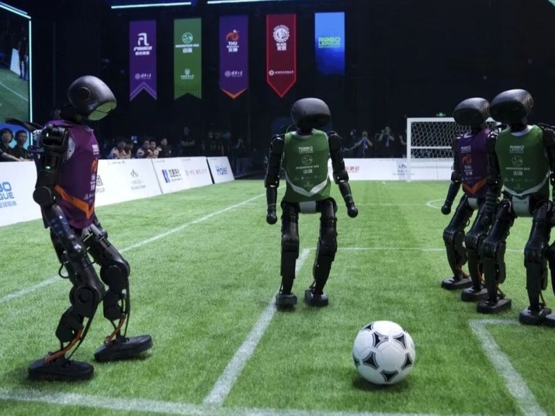    В Китае провели первый футбольный матч между ИИ-роботами [ВИДЕО]