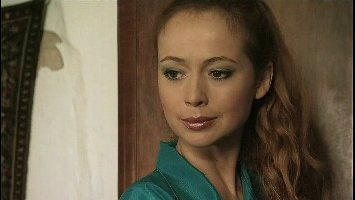 Кадр из сериала "Серафима прекрасная". Героиня - яркий представитель москвабадца 