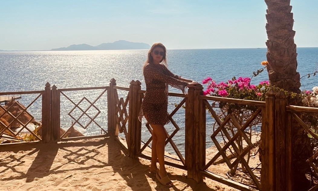 Я 10 лет подряд летала летом только в Турцию и была очень удивлена, когда в прошлом году полетела в Египет летом. Есть семьи, которые каждый год летом летают только в Египет