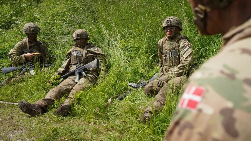    Датские военнослужащие во время июньских учений. ФОТО: apnews.com