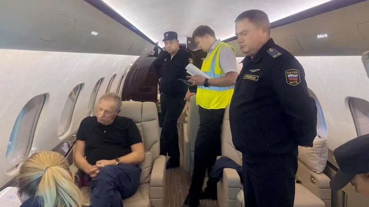     Источник: Коммеррсант \ оперативная съемка ФСБ