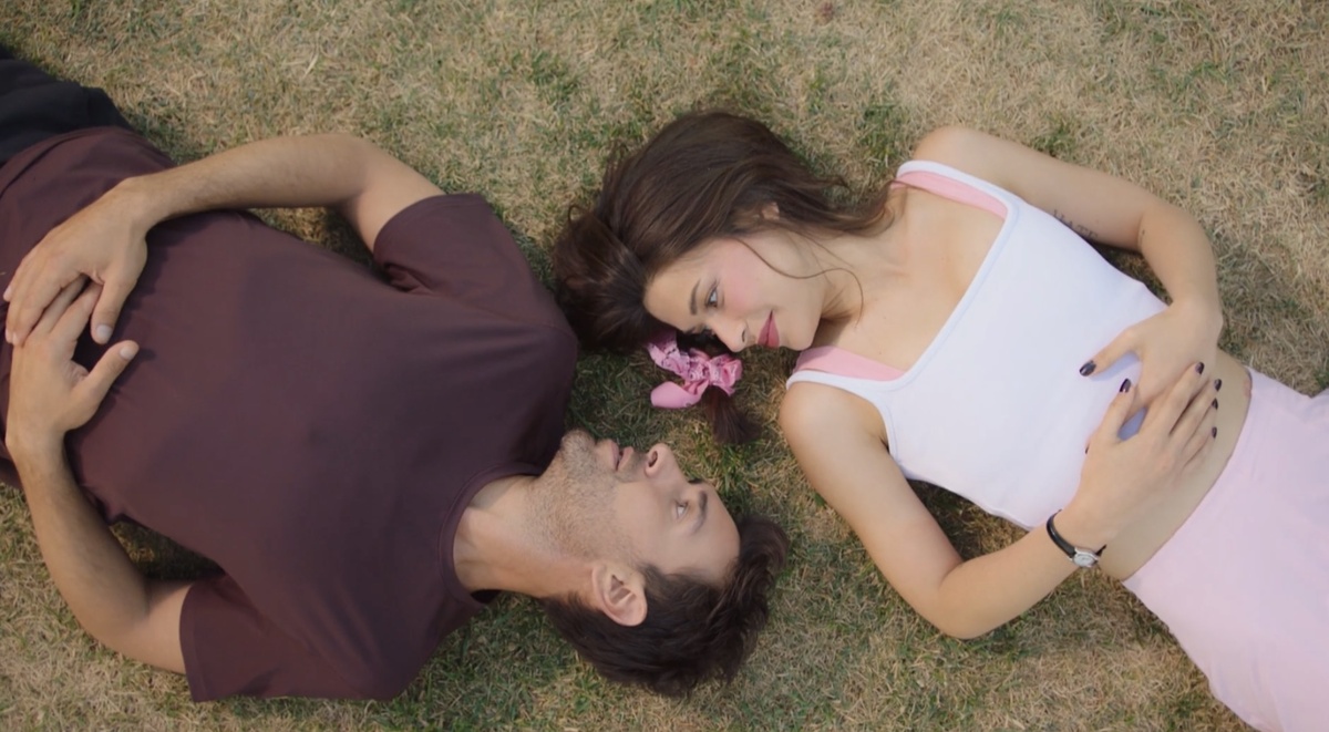 Кадр из сериала «Двухместный номер»