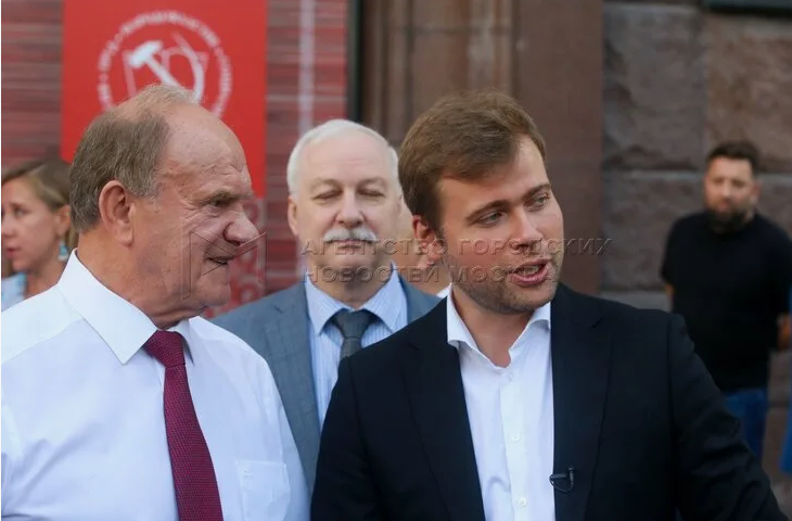 Дедушка Гена и внук Лёня.