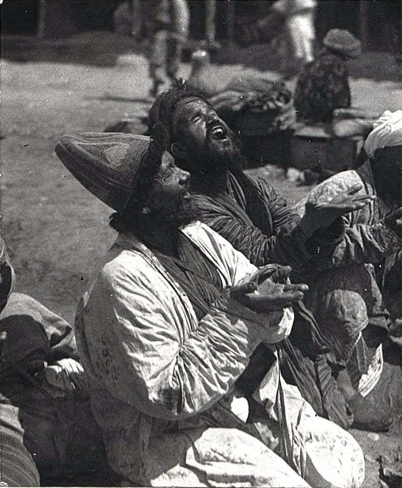 -Заааходиии дооорогой. Приглашают на дискотеку.