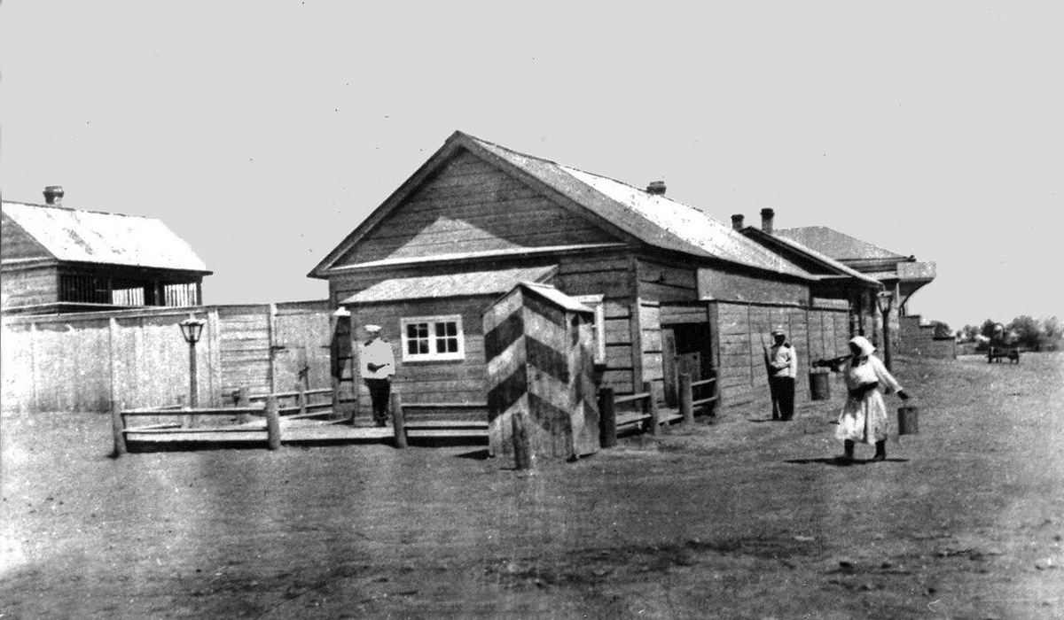 Переход через границу, в Туркистане с водой тяжело.