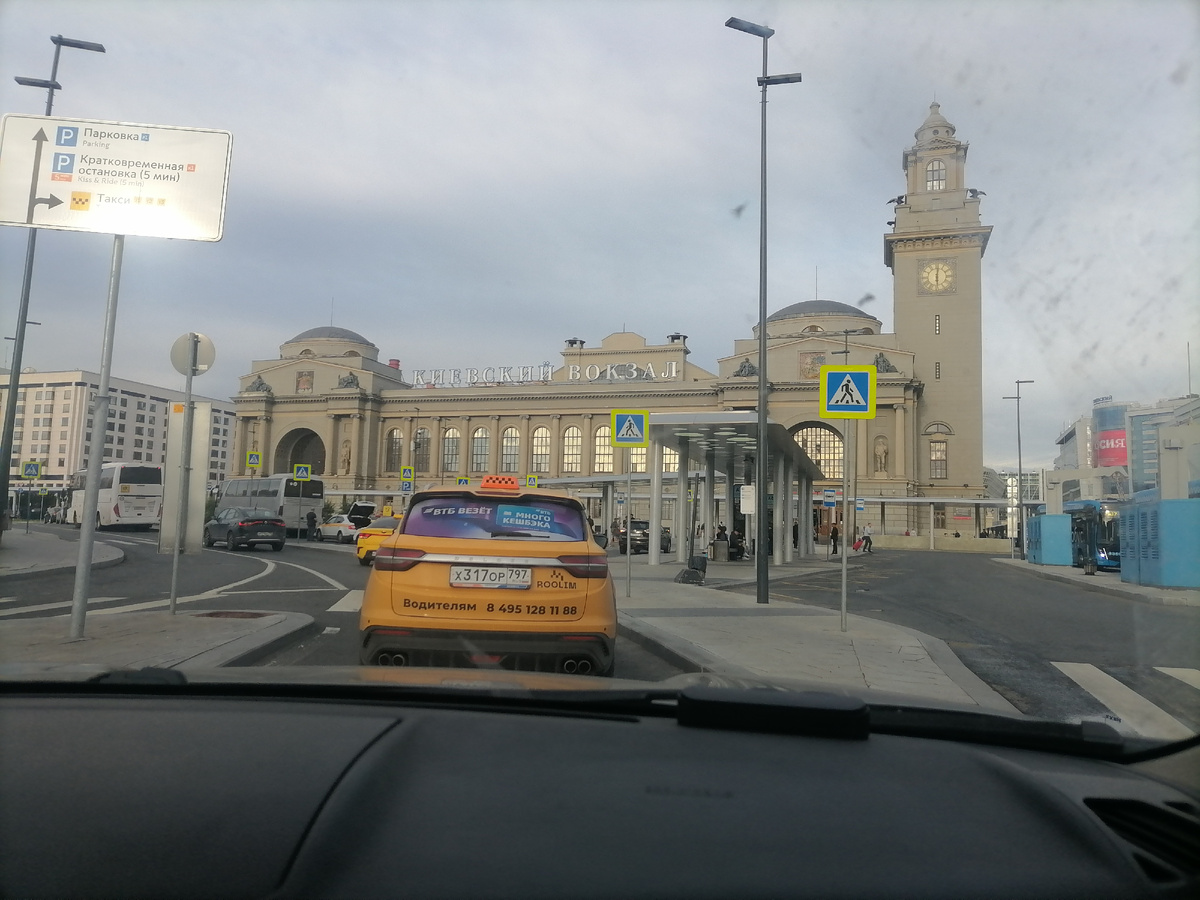 За сыном приехали