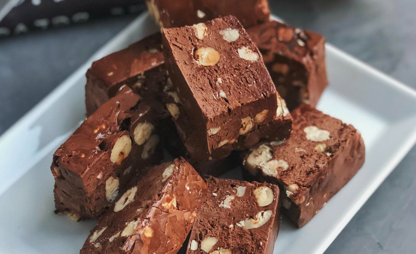 Шоколадная нуга с фундуком и вишней: домашнее лакомство с характером