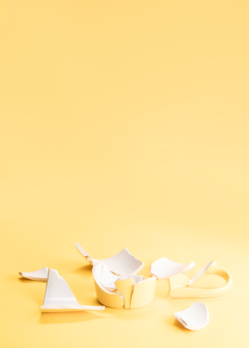 Фото: Freepik/@freepik  
Доверие разбивается быстрее, чем фарфор