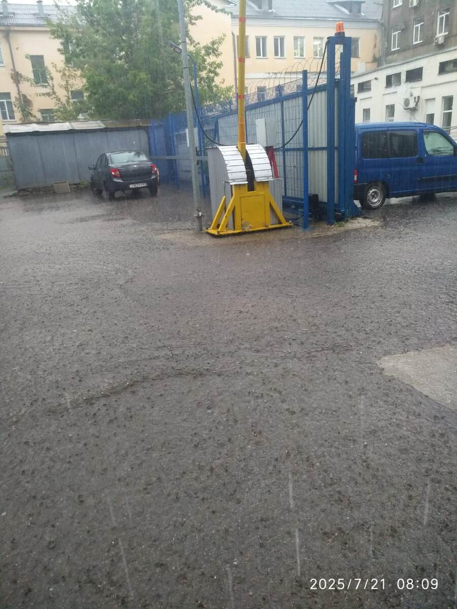 Тверь, центр города, у нас на работе.