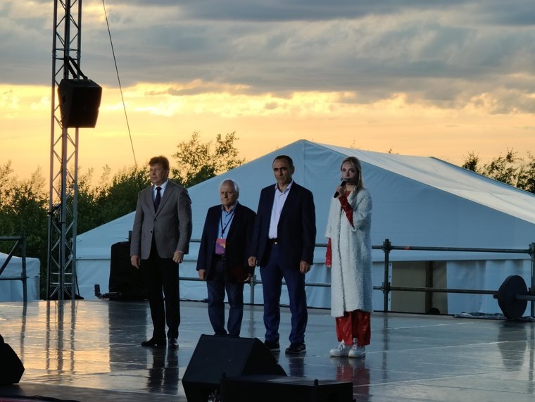 На официальной части выступали пермские депутаты и чиновники
Фото:Виктория Самылова