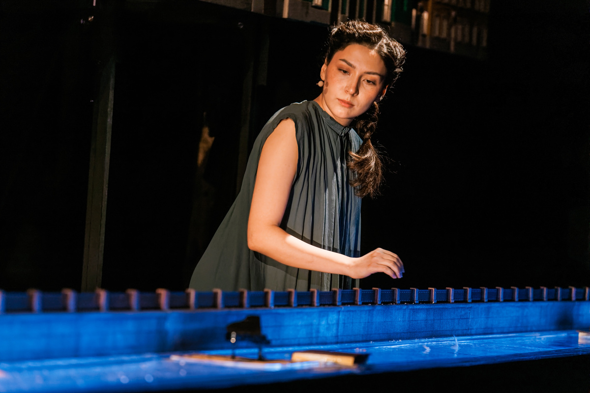 Сцена из спектакля. Фото: Георгий Чеботков.