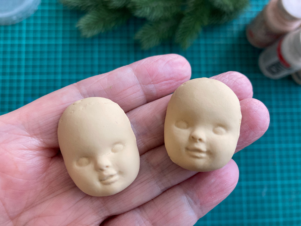 Заготовки для личиков ватных малышей. Фото автора.